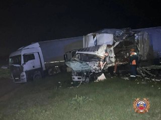 Тройное ДТП на трассе: один погибший, движение затруднено