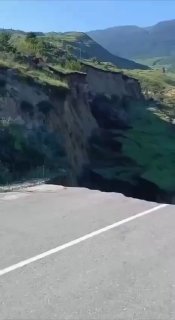 Оползень в Дагестане: Часть дороги обрушилась после дождей